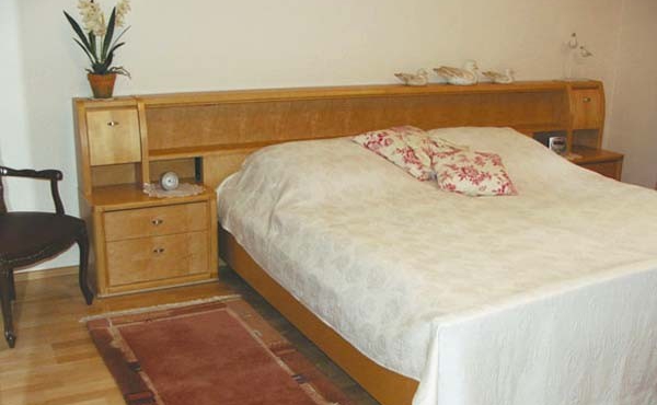 Schlafzimmer mit Doppelbett - Ferienwohnung Diana, Weindorf Lachen-Speyerdorf, Neustadt / Weinstraße (Pfalz)