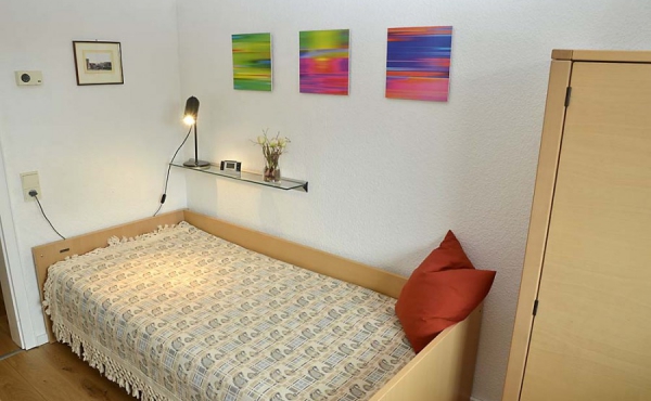 Zweites Schlafzimmer mit Einzelbett - Ferienwohnung Haus unter der Burg, Gimmeldingen, Neustadt / Weinstr. (Pfalz)\r\n